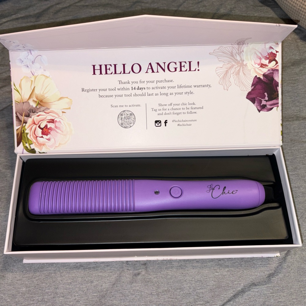 NEW IN BOX | LE CHIC Tres Chic Ionic Comb